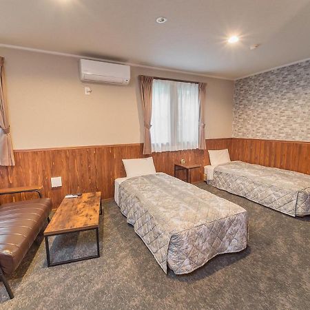 The Pageant Hostel Нико Екстериор снимка