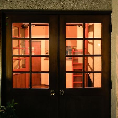 The Pageant Hostel Нико Екстериор снимка