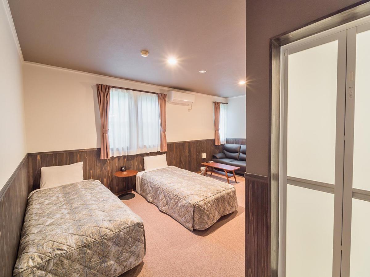 The Pageant Hostel Нико Екстериор снимка