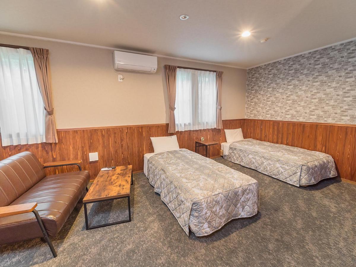 The Pageant Hostel Нико Екстериор снимка