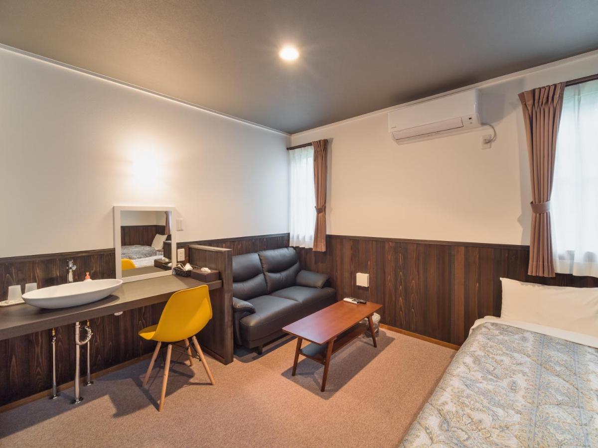 The Pageant Hostel Нико Екстериор снимка