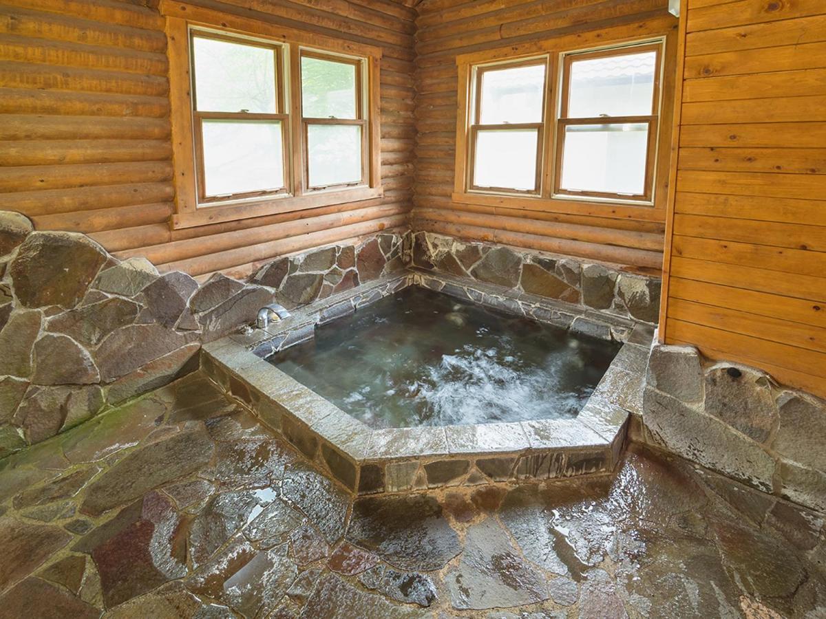 The Pageant Hostel Нико Екстериор снимка