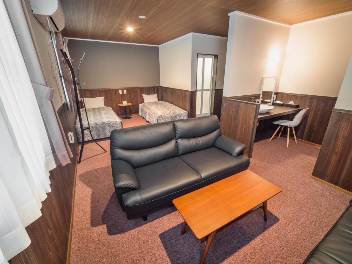 The Pageant Hostel Нико Екстериор снимка