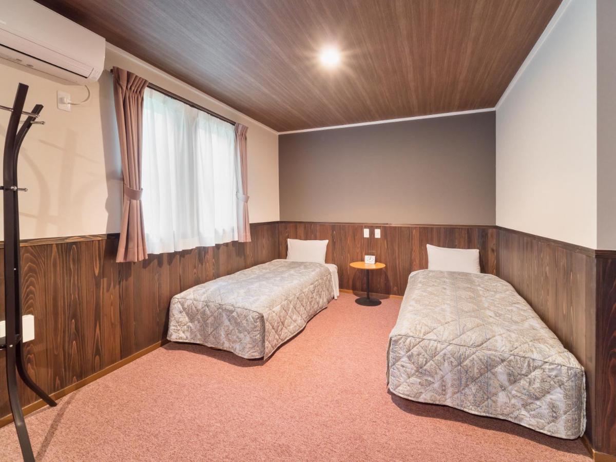 The Pageant Hostel Нико Екстериор снимка
