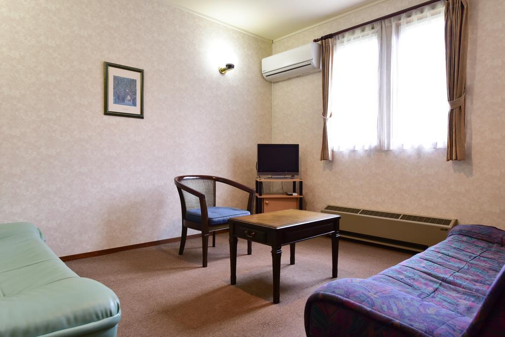 The Pageant Hostel Нико Екстериор снимка